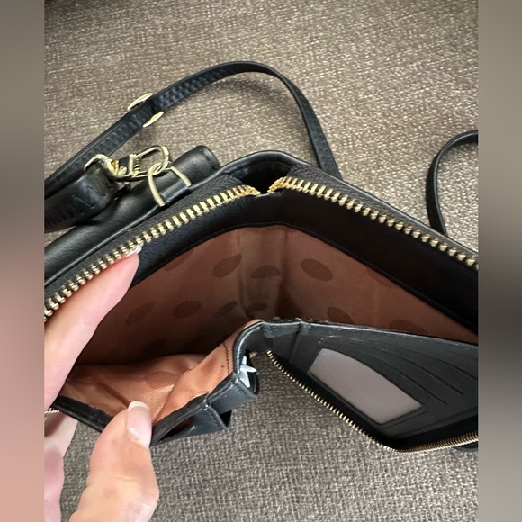 Stadium bag/wallet with adjustable strap never used - Picture 4 of 5